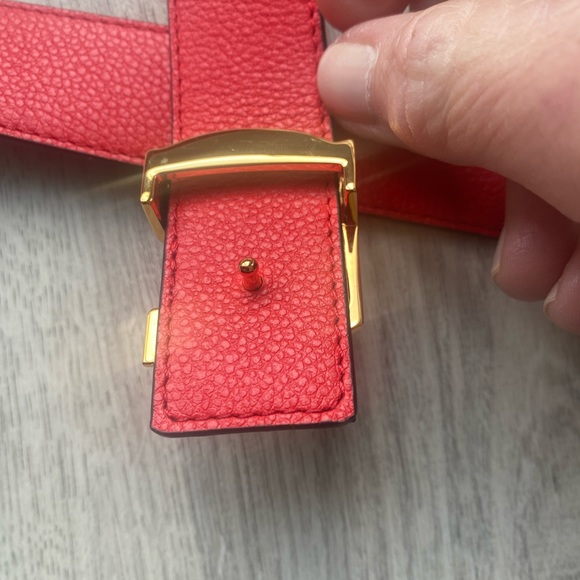 Louis Vuitton reversible belt with signature gold tone LV buckle. Never worn. - Picture 5 of 8